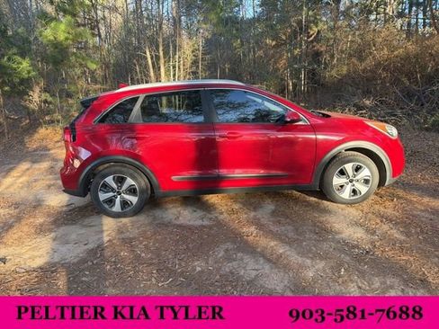 Used 2018 Kia Niro LX image 15
