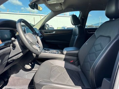 Used 2024 Volkswagen Atlas SE FWD image 14