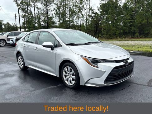 Used 2024 Toyota Corolla LE FWD image 3