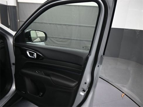 New 2026 Jeep Compass Latitude image 34