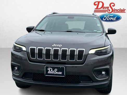 Used 2019 Jeep Cherokee Latitude Plus image 2