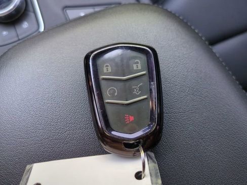 Used 2025 Cadillac XT6 Luxury image 34