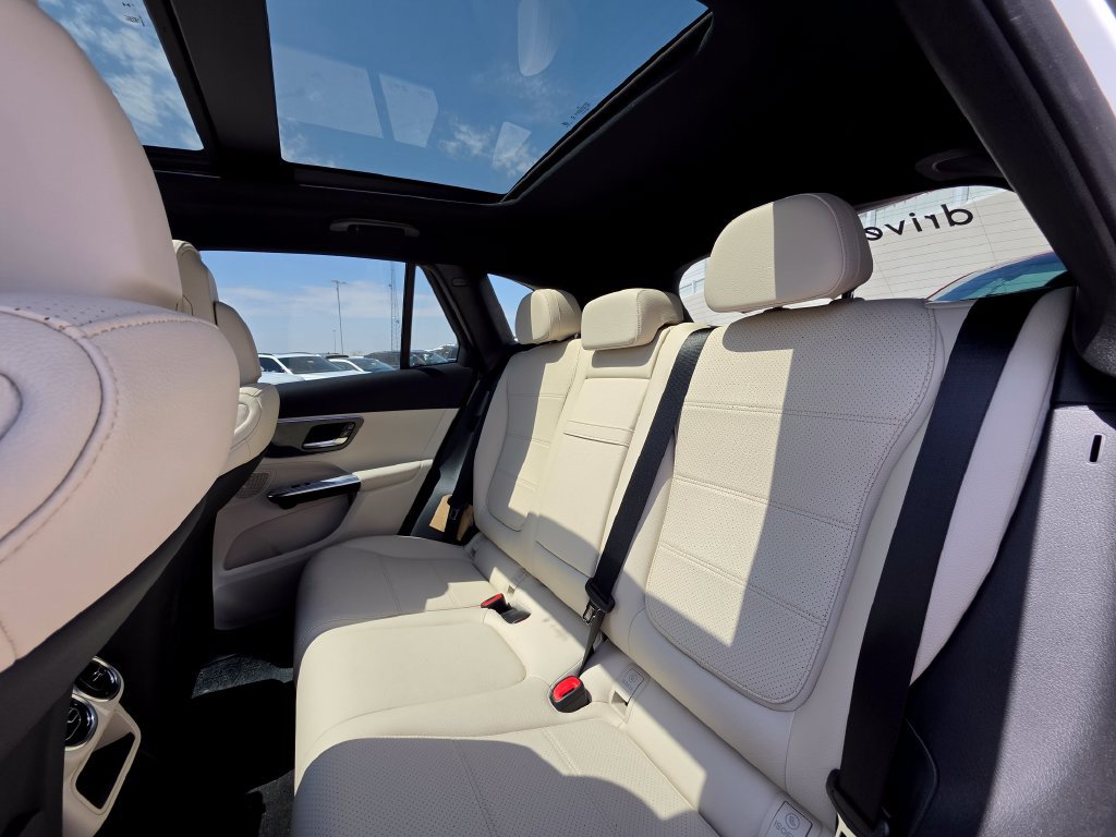 Used 2026 Mercedes-Benz GLC 300 image 24