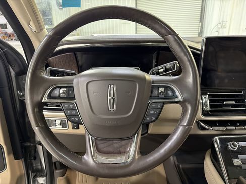Used 2022 Lincoln Navigator Reserve image 17