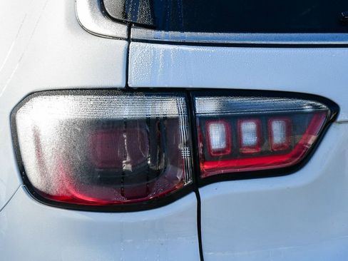 Used 2024 Jeep Compass Latitude image 9