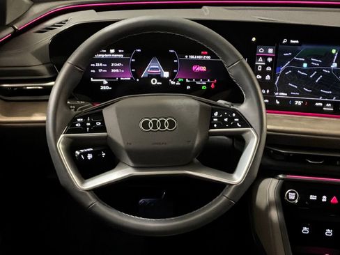 Used 2025 Audi Q5 Premium w/ Convenience Package image 14