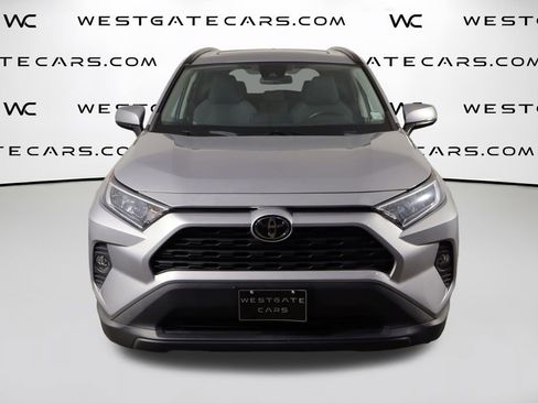 Used 2021 Toyota RAV4 XLE w/ Convenience Package FWD image 2