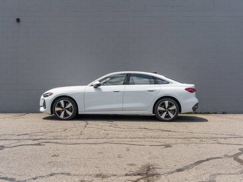 Used 2025 Audi A5 2.0T Premium Plus w/ Premium Plus AWD/4WD image 2