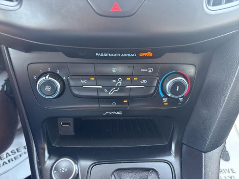 Used 2017 Ford Focus SE FWD image 22