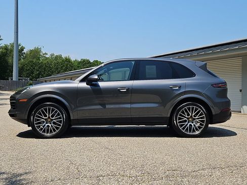 Used 2021 Porsche Cayenne AWD/4WD image 2