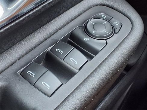 Used 2023 GMC Terrain SLE image 17