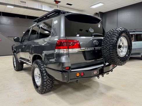 Used 2019 Toyota Land Cruiser image 6