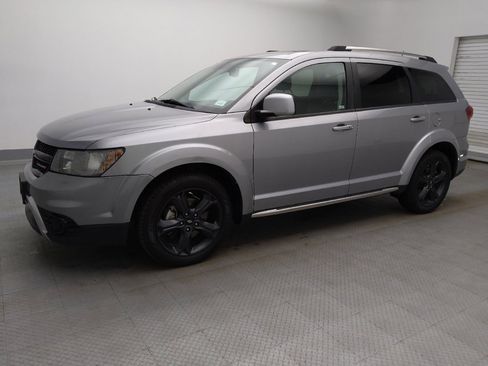 Used 2020 Dodge Journey Crossroad FWD image 2