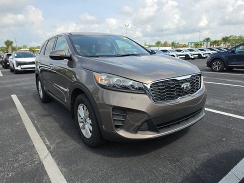 Used 2019 Kia Sorento FWD image 3