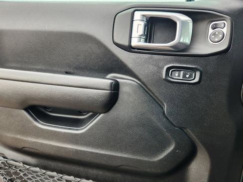 Used 2023 Jeep Gladiator Sport image 7