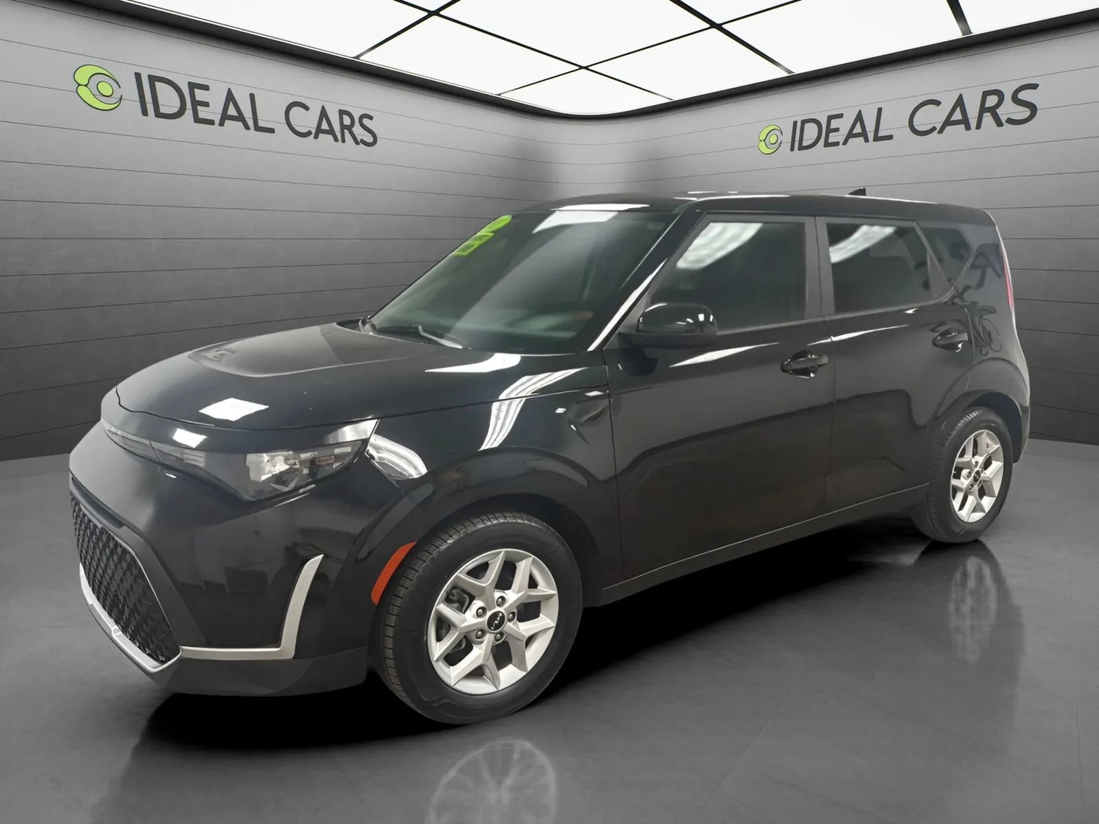 Used 2023 Kia Soul LX w/ LX Technology Package FWD image 1