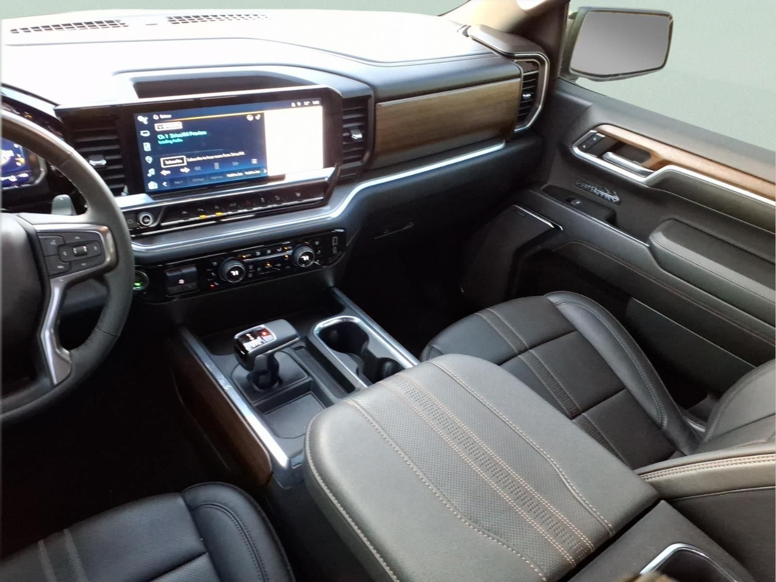 Used 2024 Chevrolet Silverado 1500 High Country w/ Midnight Edition AWD/4WD image 13