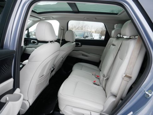 Certified 2022 Kia Sorento S w/ Panoramic Sunroof Package image 36