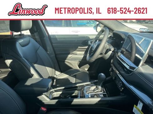 Used 2024 Jeep Compass Latitude w/ Convenience Group AWD/4WD image 6