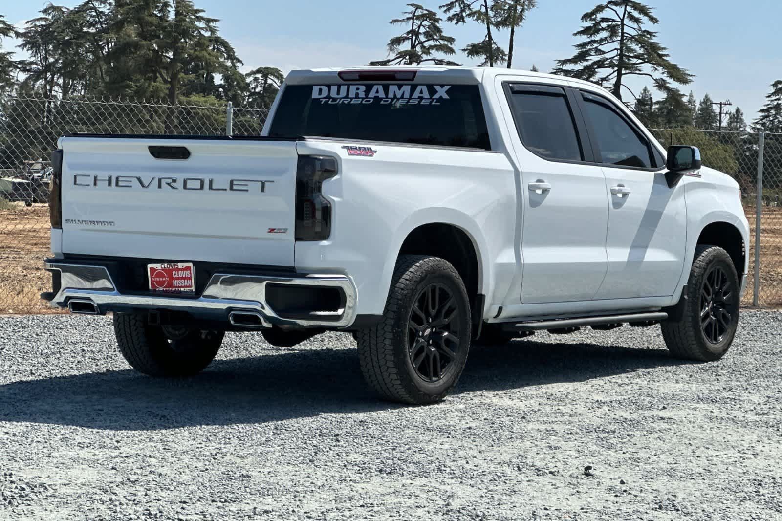 Used 2024 Chevrolet Silverado 1500 LT w/ Z71 Off-Road Package AWD/4WD image 3