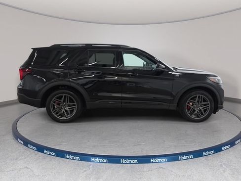 Used 2026 Ford Explorer ST-Line w/ ST-Line Street Pack AWD/4WD image 5