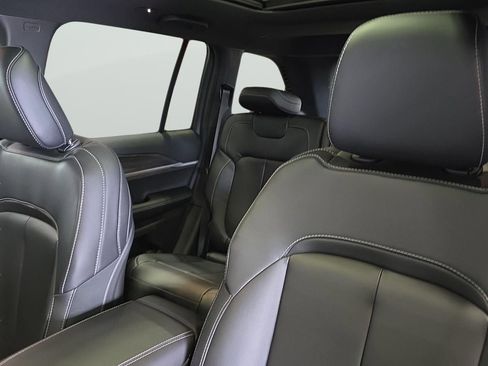 New 2025 Jeep Grand Cherokee Limited w/ Trailer Tow Package image 17