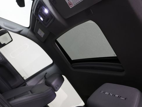 Used 2022 GMC Sierra 2500 Denali w/ Denali Ultimate Package image 5