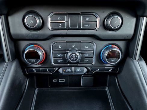 Used 2021 Chevrolet Tahoe Z71 image 22