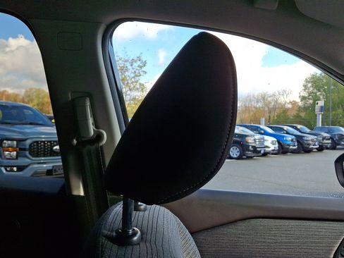 Used 2021 Nissan Rogue SV image 13