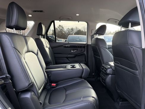Used 2025 Honda Pilot EX-L image 18