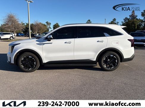 Certified 2025 Kia Sorento S w/ Panoramic Sunroof Package image 3