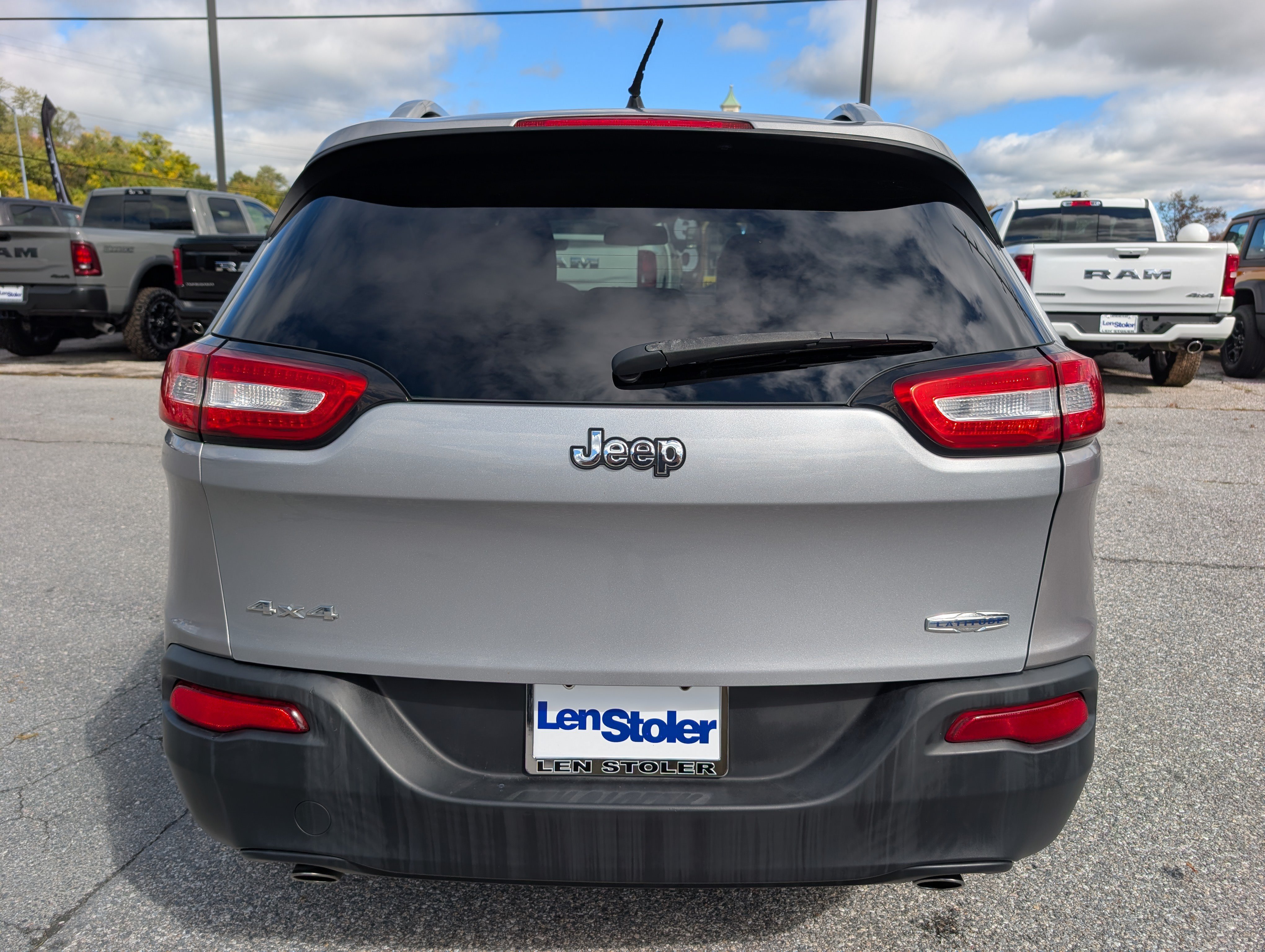 Used 2014 Jeep Cherokee Latitude AWD/4WD image 4