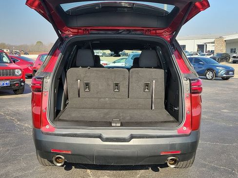 Used 2023 Chevrolet Traverse LT image 8