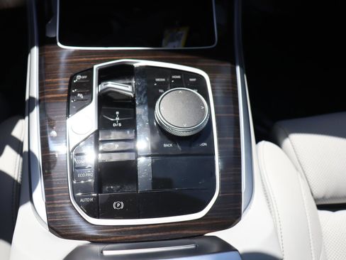 Used 2025 BMW X5 sDrive40i w/ Premium Package image 23