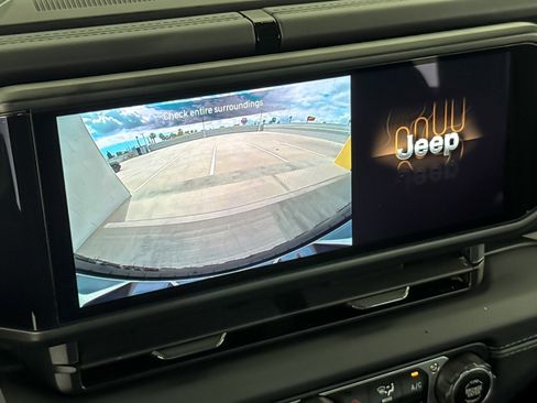 Used 2024 Jeep Wrangler High Altitude AWD/4WD image 19