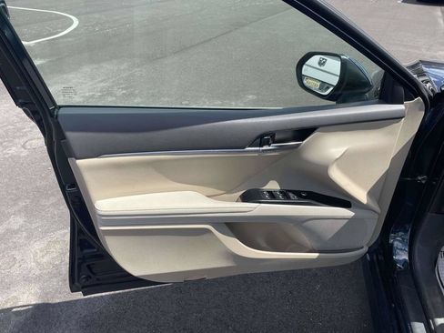 Used 2020 Toyota Camry XLE FWD image 15