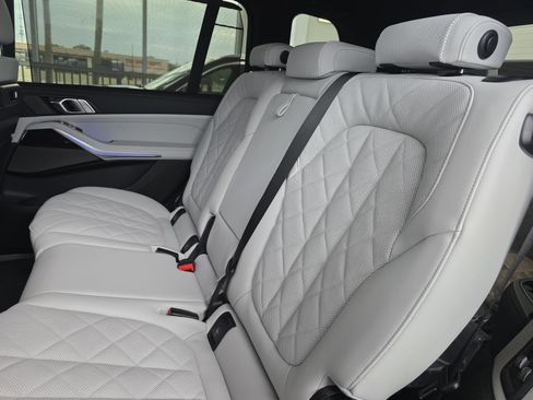 New 2026 BMW X7 xDrive40i w/ Premium Package image 15