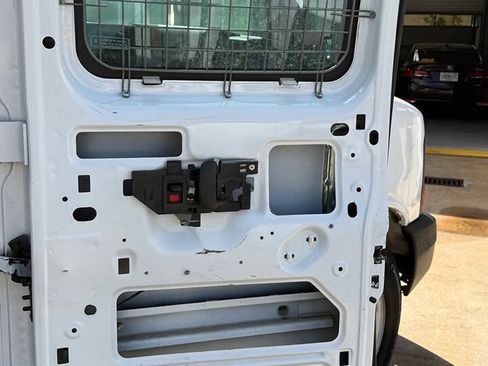 Used 2015 Chevrolet Express 2500 RWD image 25