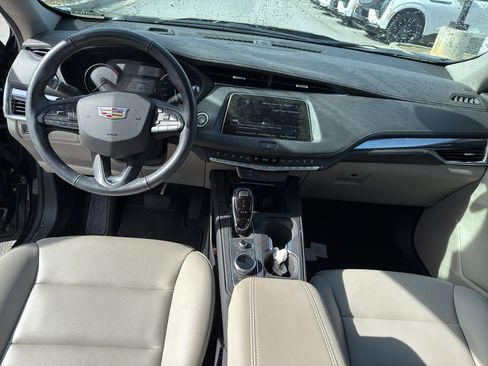 Certified 2023 Cadillac XT4 Luxury image 11