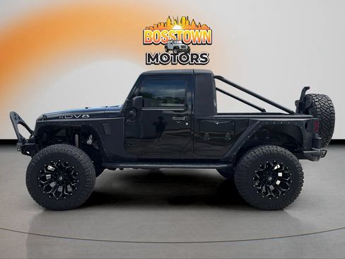 Used 2016 Jeep Wrangler Unlimited Sahara AWD/4WD image 3