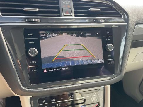 Certified 2022 Volkswagen Tiguan SE FWD image 29