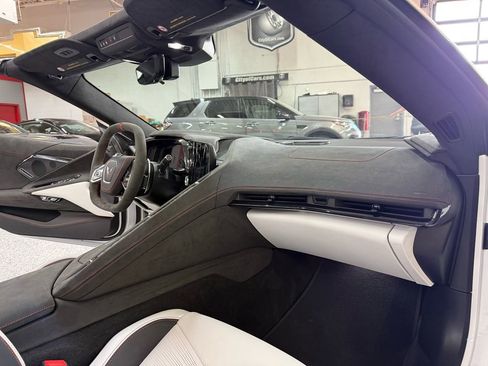 Used 2023 Chevrolet Corvette Stingray Premium Conv w/ Z51 Performance Package RWD image 15