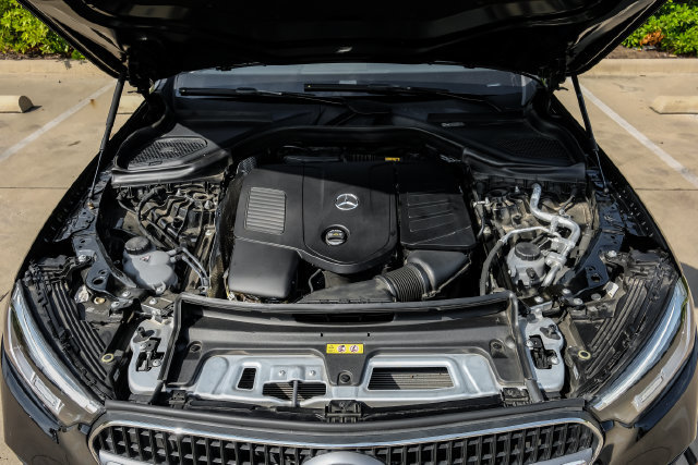 Used 2025 Mercedes-Benz GLC 300 4MATIC image 61