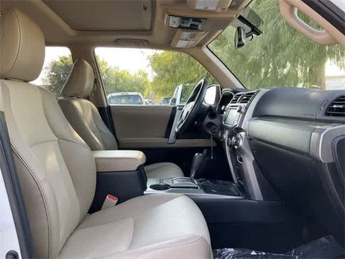 Used 2016 Toyota 4Runner SR5 Premium image 18