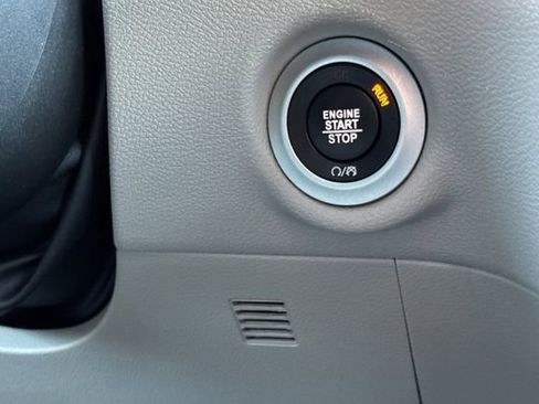 Used 2024 Chrysler Voyager LX image 25
