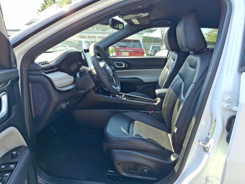 Used 2025 Jeep Compass Limited AWD/4WD image 14