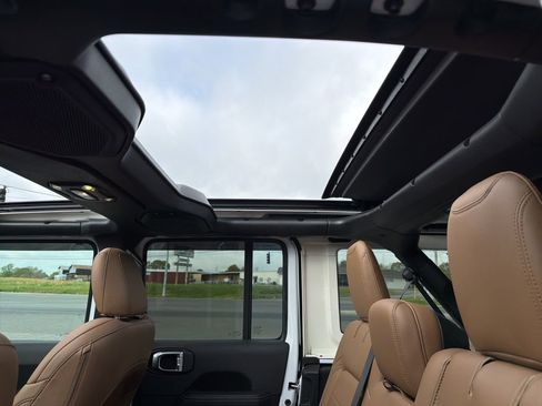 Used 2023 Jeep Wrangler Sahara w/ Cold Weather Group image 34