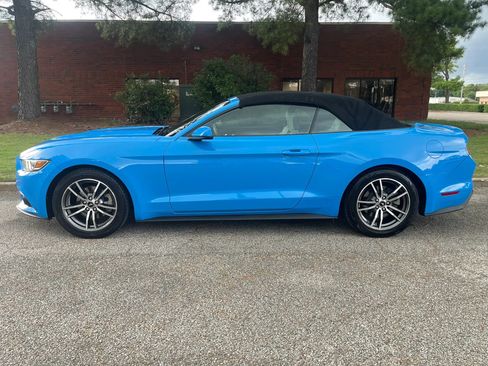 Used 2017 Ford Mustang Premium RWD image 4