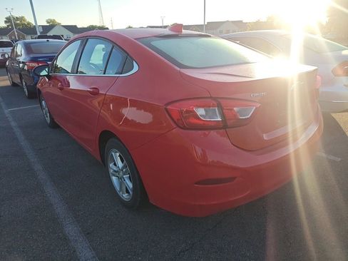 Used 2018 Chevrolet Cruze LT w/ Convenience Package FWD image 4