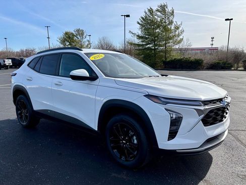 Used 2025 Chevrolet Trax LT w/ Driver Confidence Package image 9